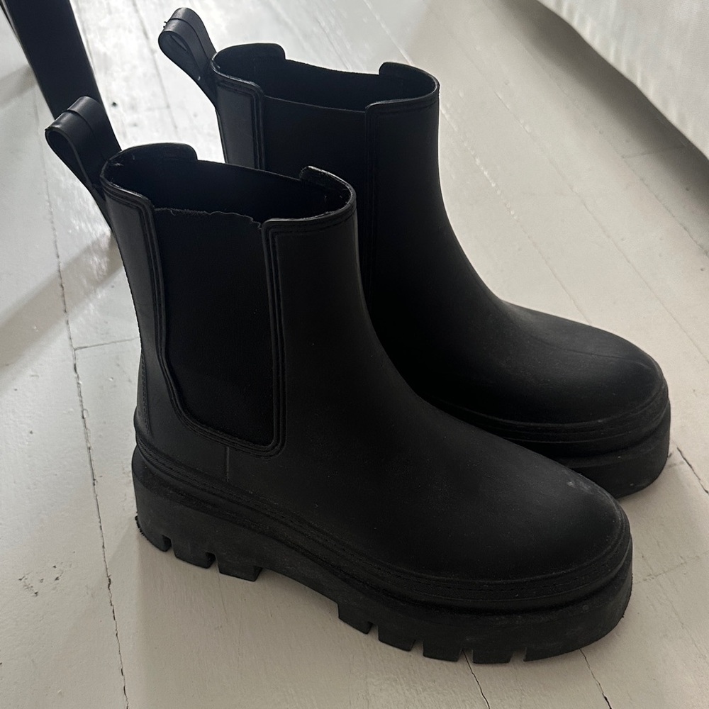 Classic Black Women's Chelsea Lug Boots